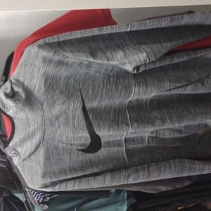 Brand new Nike sweatshirt size medium